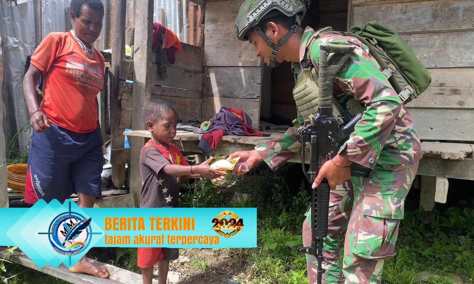 Satgas TNI Bagikan Alat Tulis Disambut Gembira Anak-anak Bilogai