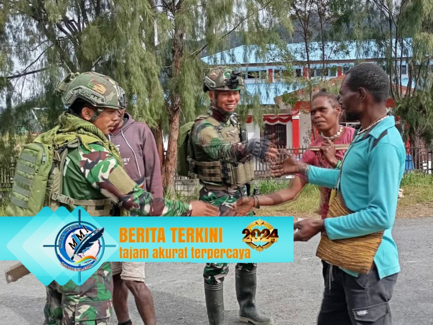 Tingkatkan Keamanan dan Keharmonisan, TK Holomama Satgas Yonif 509 Kostrad Laksanakan Patroli dan Sapa Warga