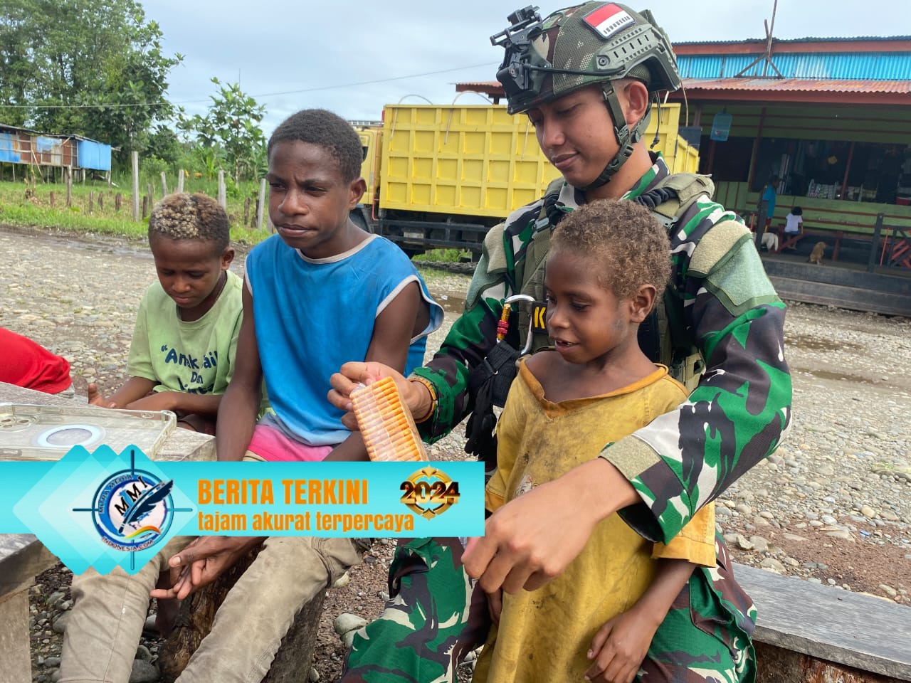 Berbagi Biskuit dan Cerita Pengalaman Kesatria Mayangkara Bersama Anak Papua