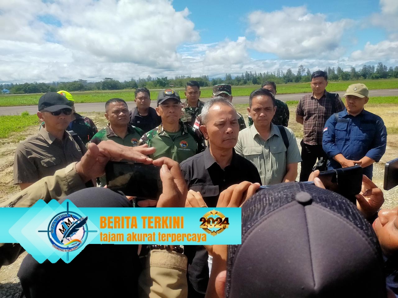 SATGAS TNI BERHASIL EVAKUASI JENAZAH PILOT GLEN MALCOLM CONNING DAN PARA TENAGA KESEHATAN