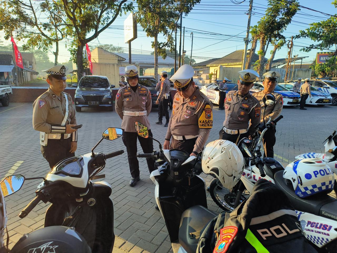 Polres Blitar Lakukan Pengecekan Ranmor Dinas dan Simulasi Patwal Pengamanan Pilkada Serentak 2024