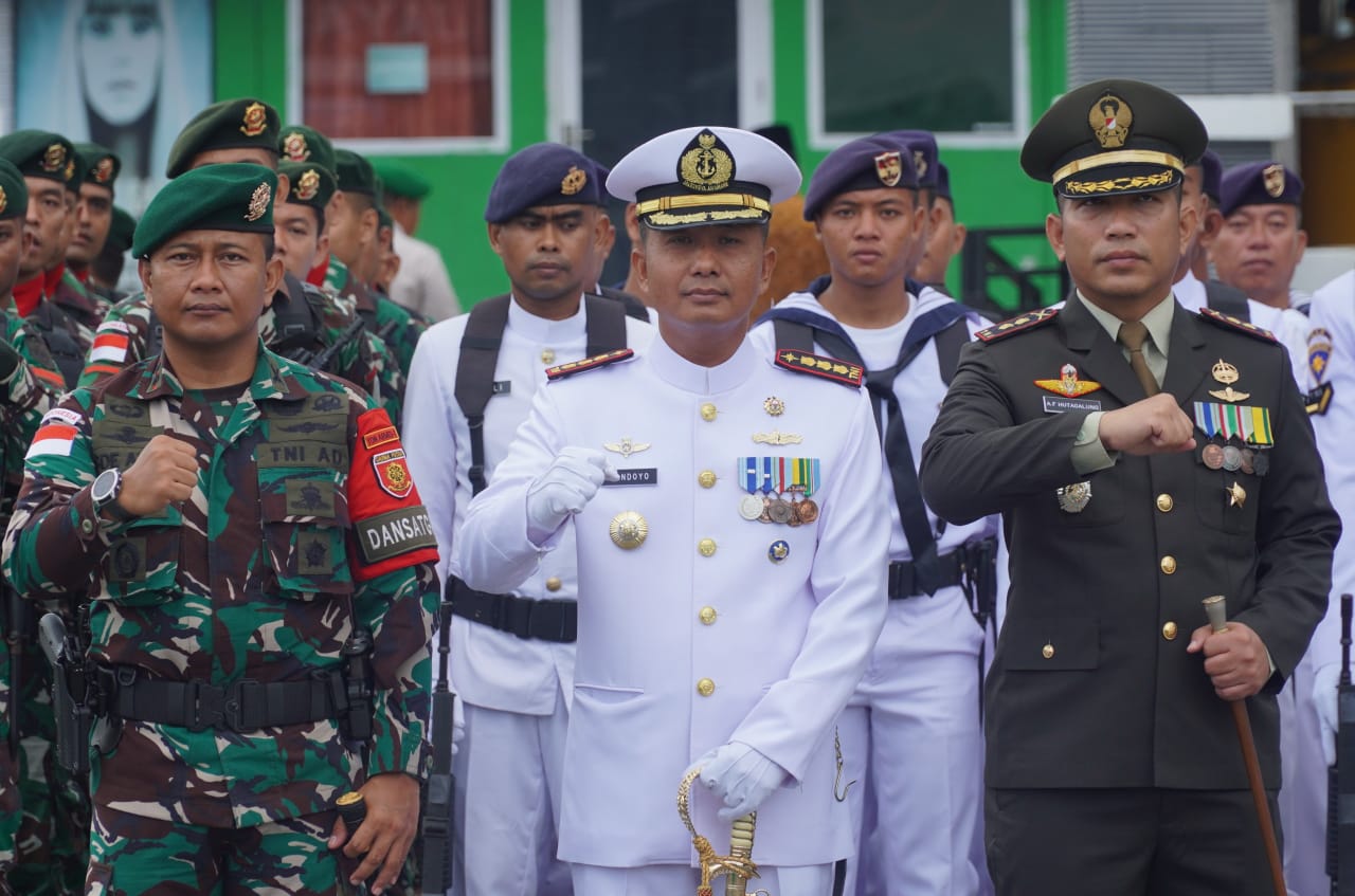 Dalam Rangka HUT TNI ke-79 Satgas Pamtas Yonarmed 11 Laksanakan Ziarah di TMP Jaya Sakti Nunukan