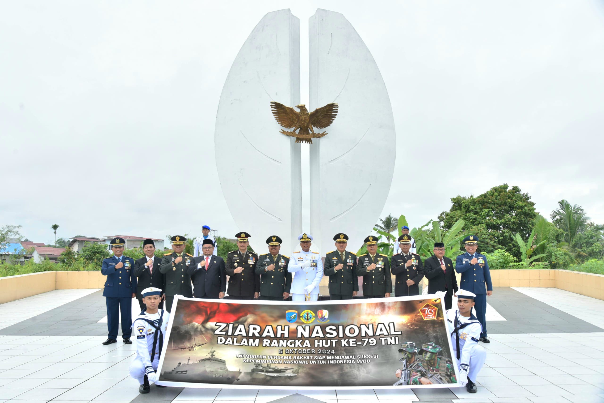 Kasdam XII/Tpr Bersama Pejabat Utama Ikuti Ziarah Nasional Peringatan HUT Ke-79 TNI