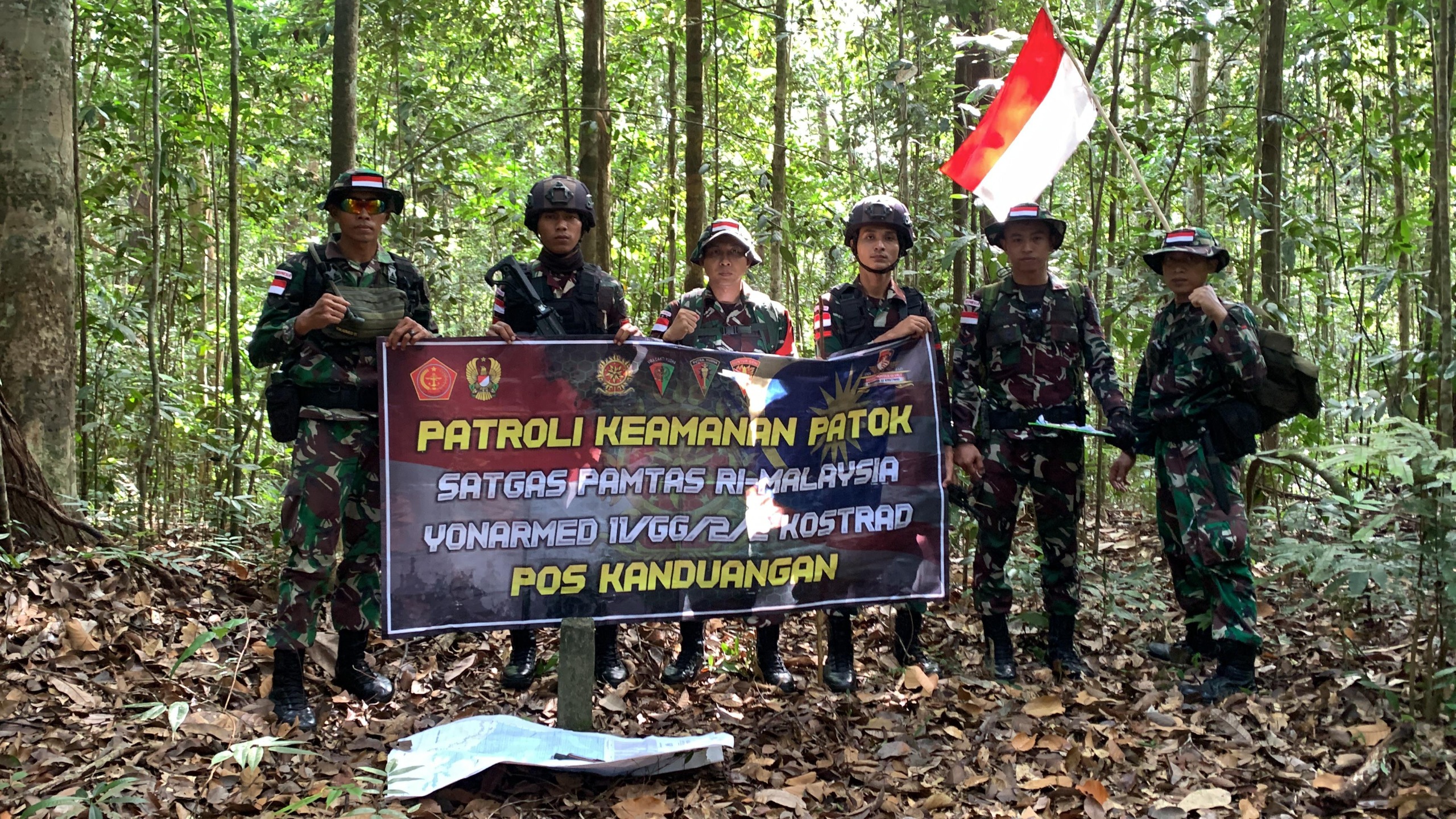 Menjaga Kedaulatan Negara, Satgas Pamtas Yonarmed 11 Kostrad Laksanakan Patroli Patok