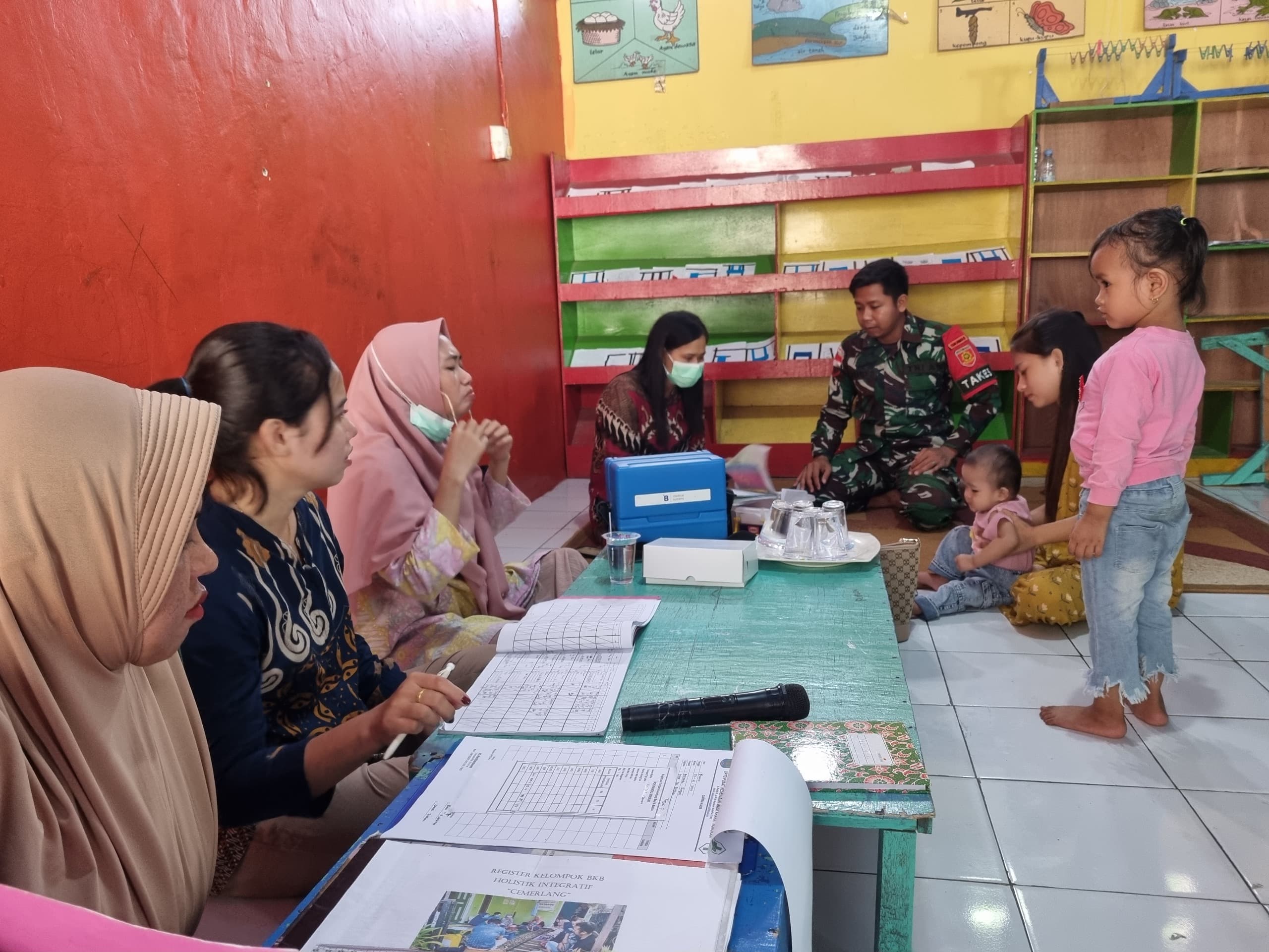 Peduli Kesehatan Mayarakat Perbatasan Satgas Pamtas Yonarmed 11 Kostrad Gelar Layanan Kesehatan Untuk Balita