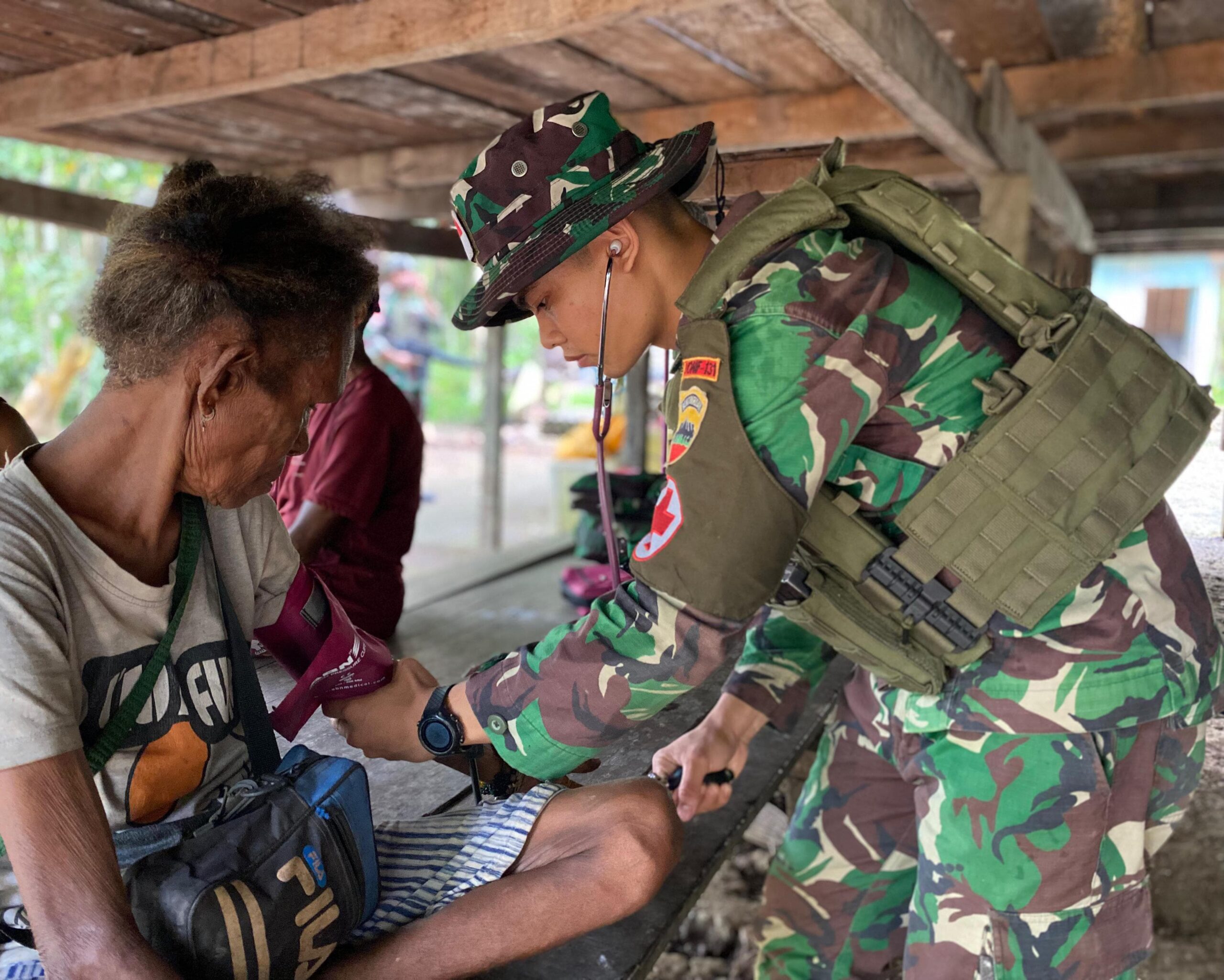 Jalin Kedekatan Dengan Masyarakat, Satgas Yonif 131/BRS Laksanakan Komsos di Kampung Pikere