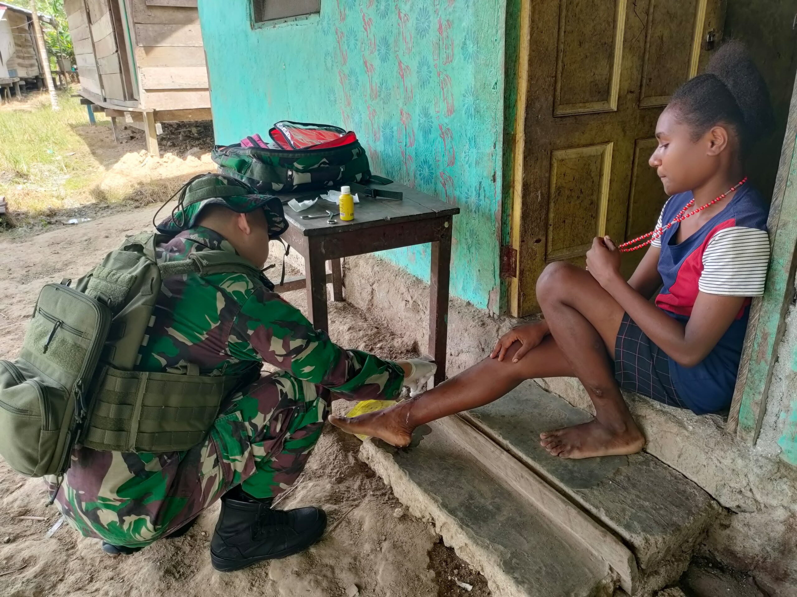 Bantu Kesehatan Masyarakat, Satgas Yonif 131/BRS Laksanakan Anjangsana dan Berikan Pelayanan Kesehatan Gratis