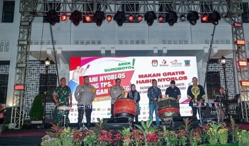 Warga Antusias Sambut Program Makan Gratis “Mari Nyoblos Mangan Wareg” di Kota Surabaya