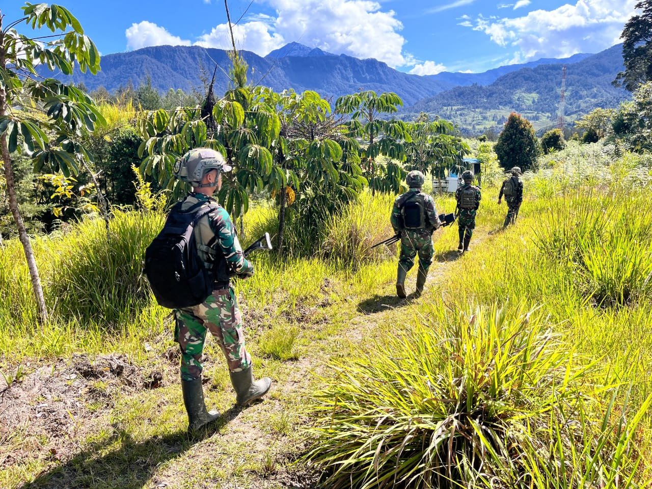 Satgas Mobile Yonif 323 Buaya Putih Kostrad Lumpuhkan 2 OPM di Distrik Sinak