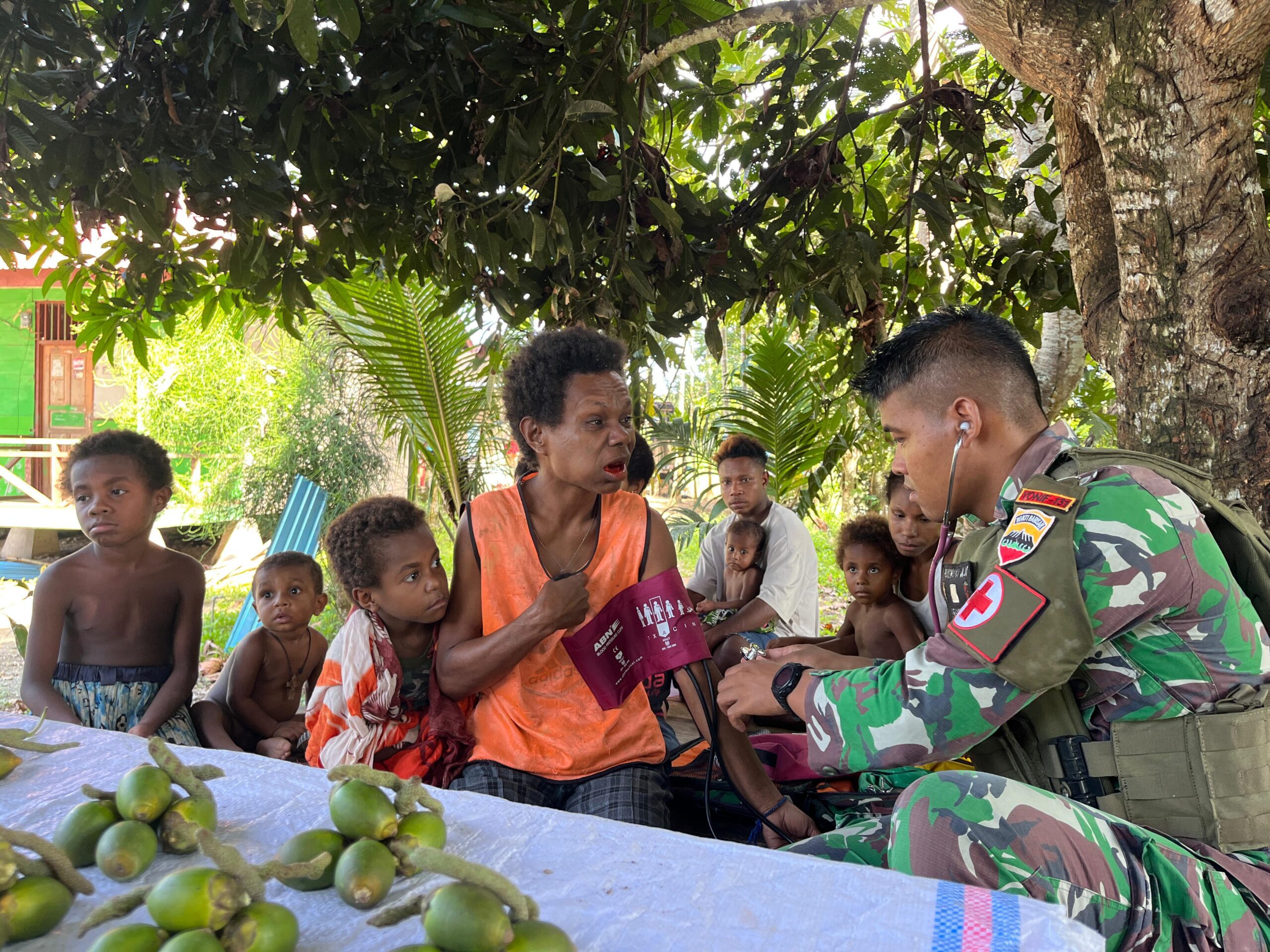 Membantu Kesulitan Masyarakat, Satgas Yonif 131/BRS Gelar Anjangsana Dan Pelayanan Kesehatan Gratis Untuk Masyarakat Perbatasan Papua