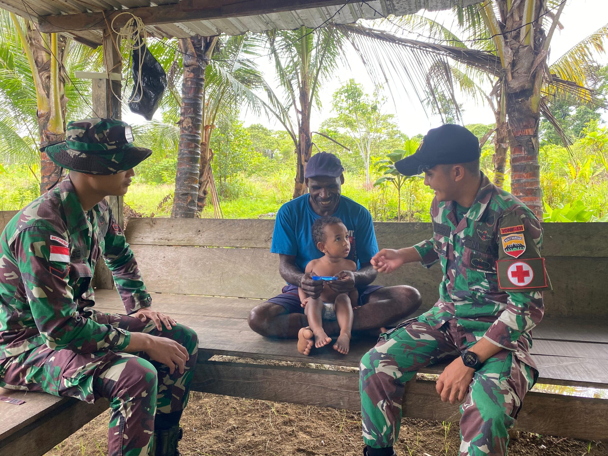 Selalu Perhatikan Kesehatan Masyarakat Papua, Satgas Yonif 131/Brajasakti Beri Pelayanan Kesehatan Gratis di Distrik Muara Tami