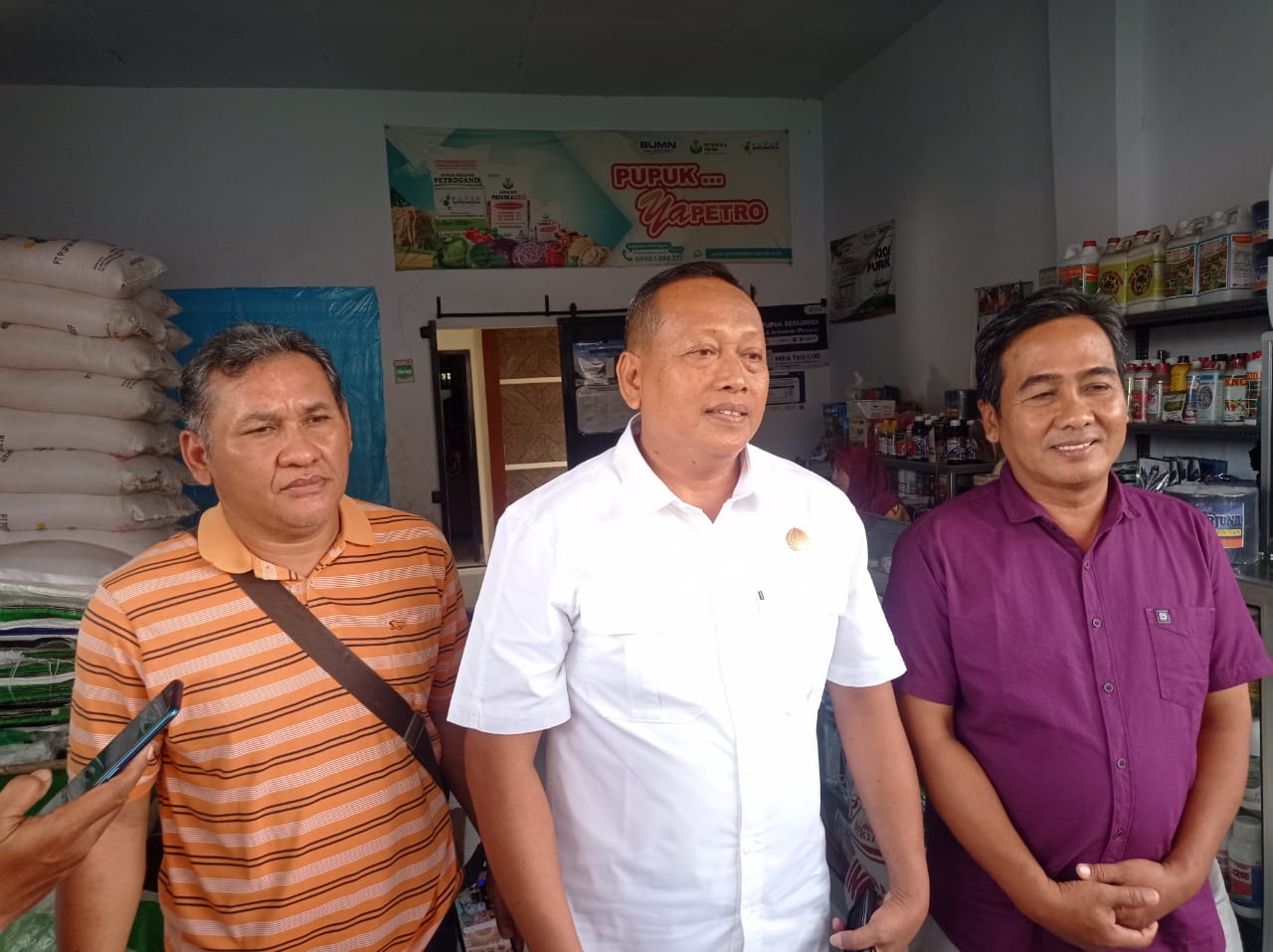 Komisi B Kabupaten Jember Bersama Distributor Lakukan Sidak Kios Nakal Pupuk Bersubsidi