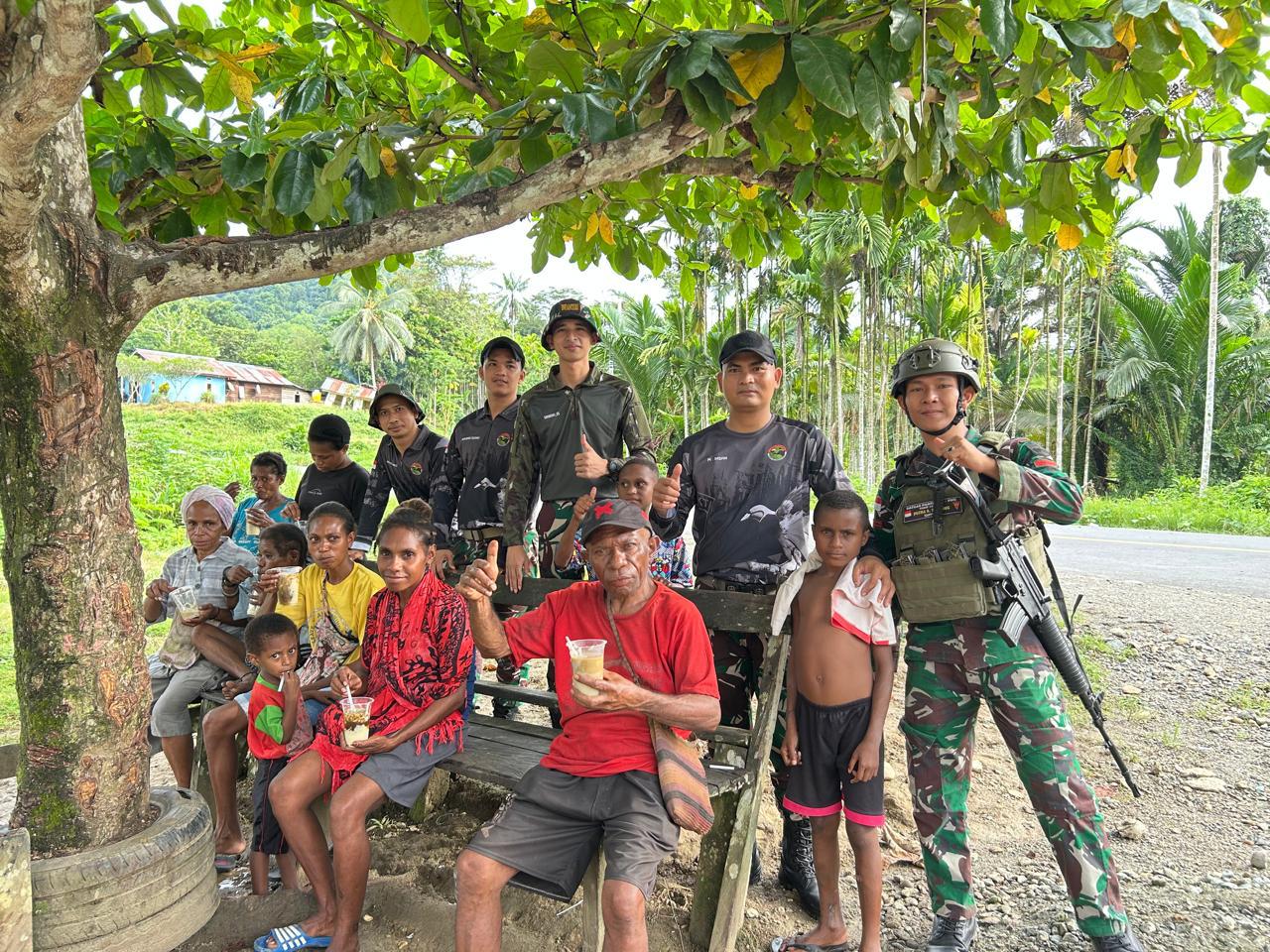 Tingkatkan Kreativitas Masyarakat Papua, Satgas Yonif 131/BRS Ajarkan Buat Makanan Olahan