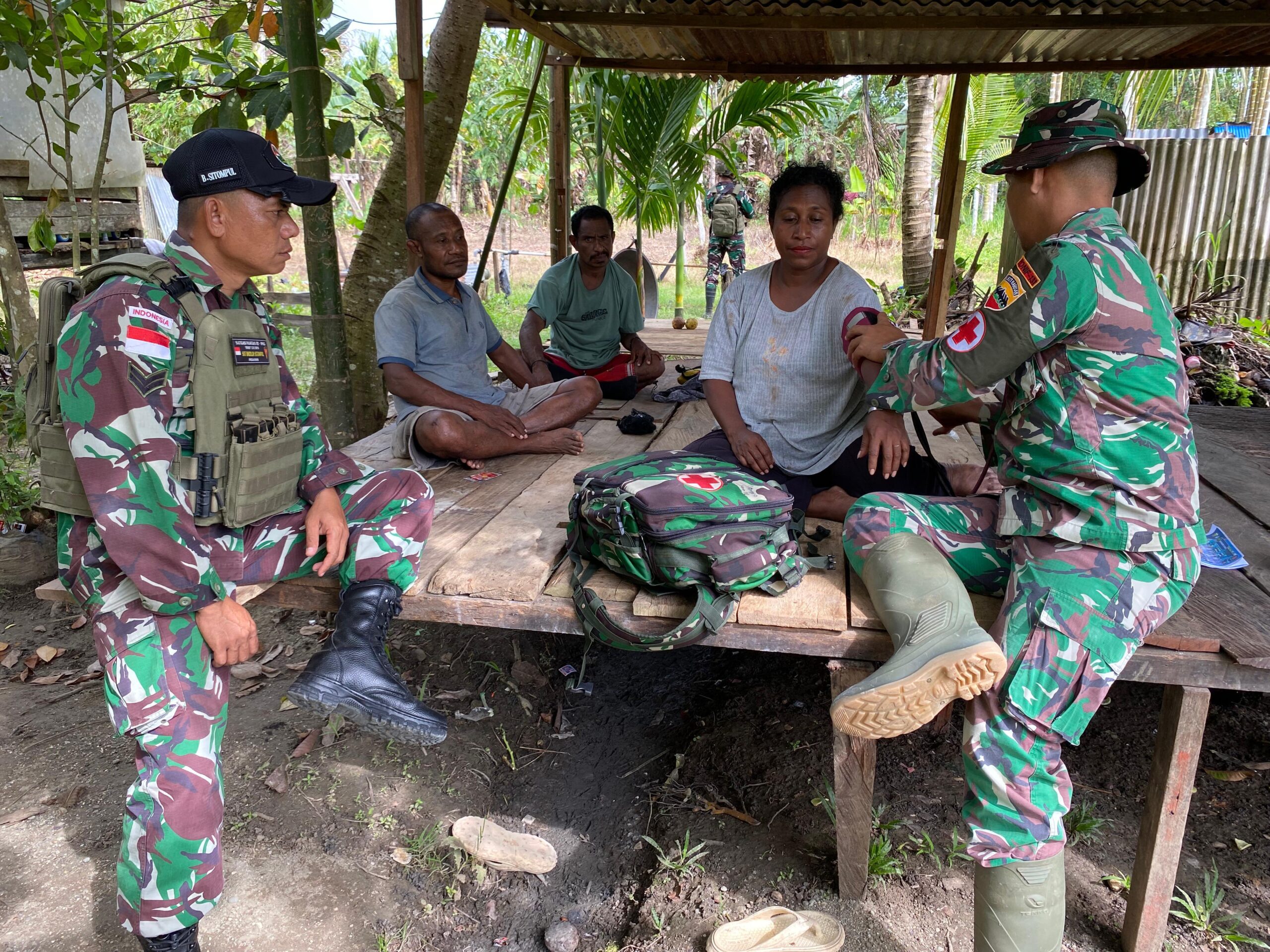 Satgas Yonif 131/Brajasakti Tebar Kepedulian Lewat Pelayanan Kesehatan Gratis di Perbatasan Papua